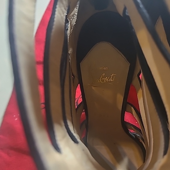 Christian Louboutin - Picture 7 of 8